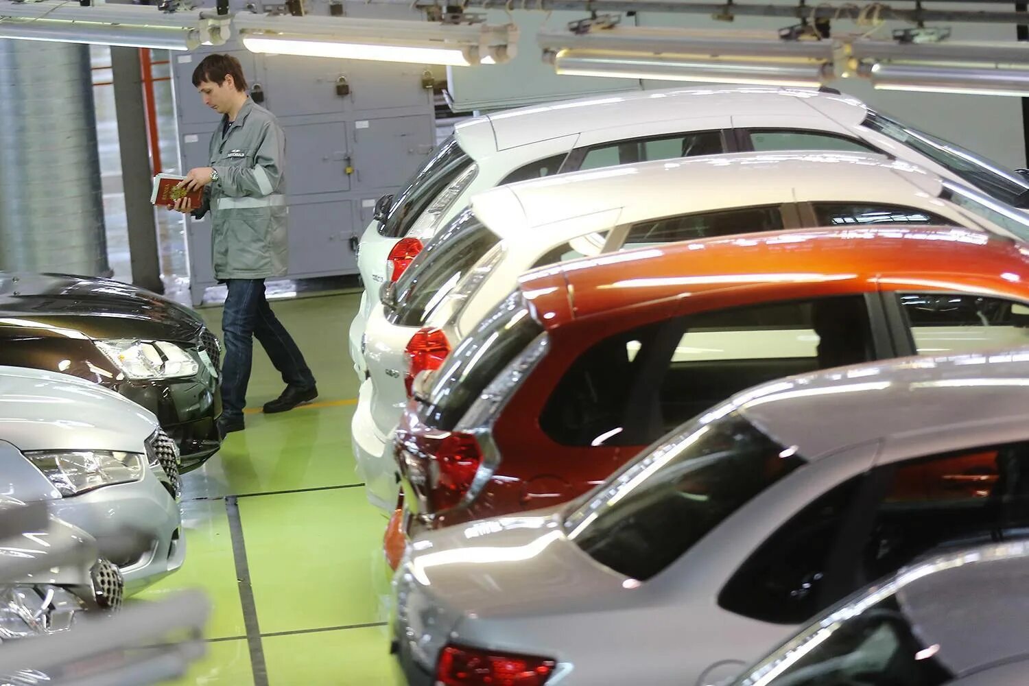 Bmw и елка. Подборка авто. Поднимем год авто. Новогодний мерседес. Астон+мартин+рождество.