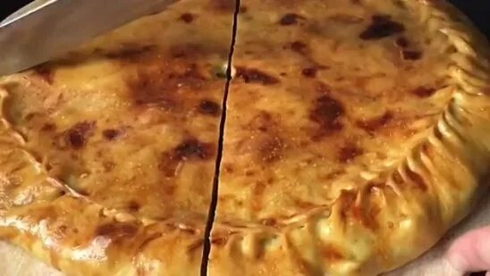 Чуду с картошкой и сыром. Дагестанская кухня чуду с творогом. Тесто для чуду на воде. Чуду ботишал. Тесто для чуду на воде.