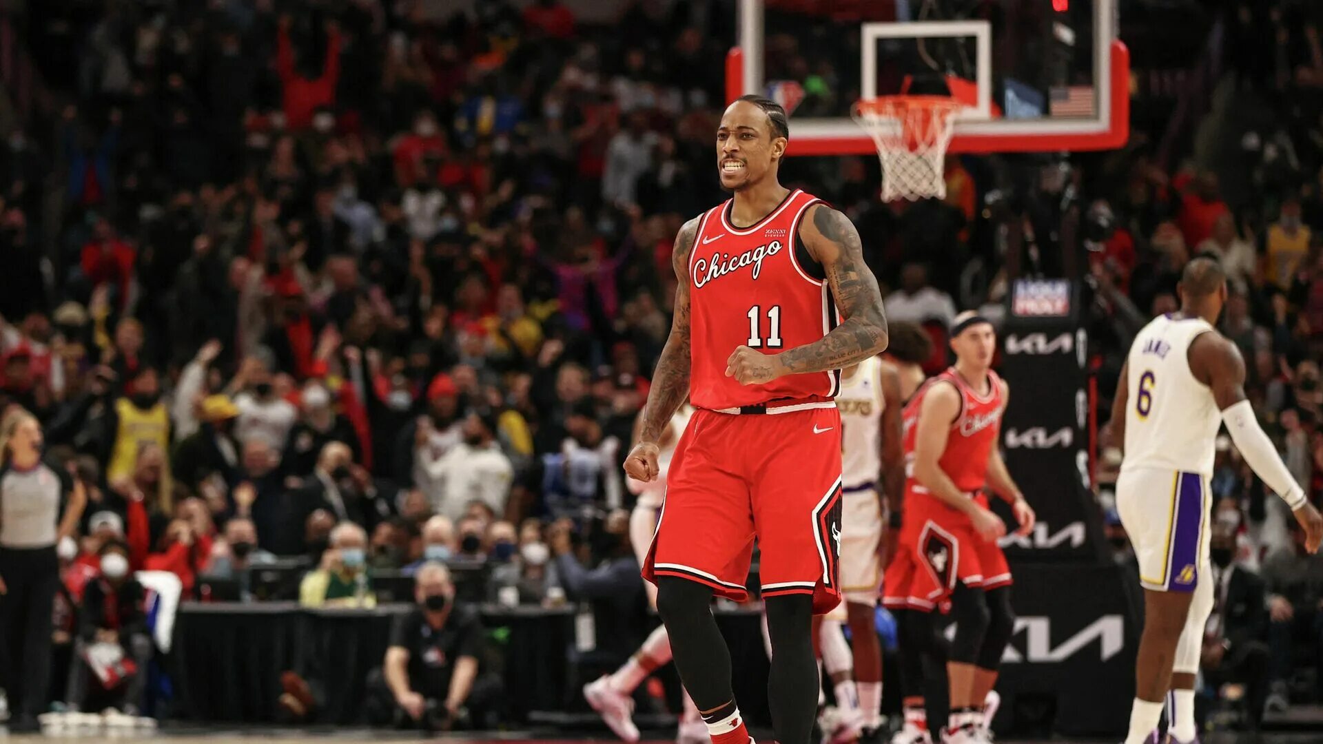 Демар дерозан чикаго. Chicago bulls la clippers. Болельщики лос-анджелес клипперс. Чикаго буллз и лос анджелес. Чикаго видео.