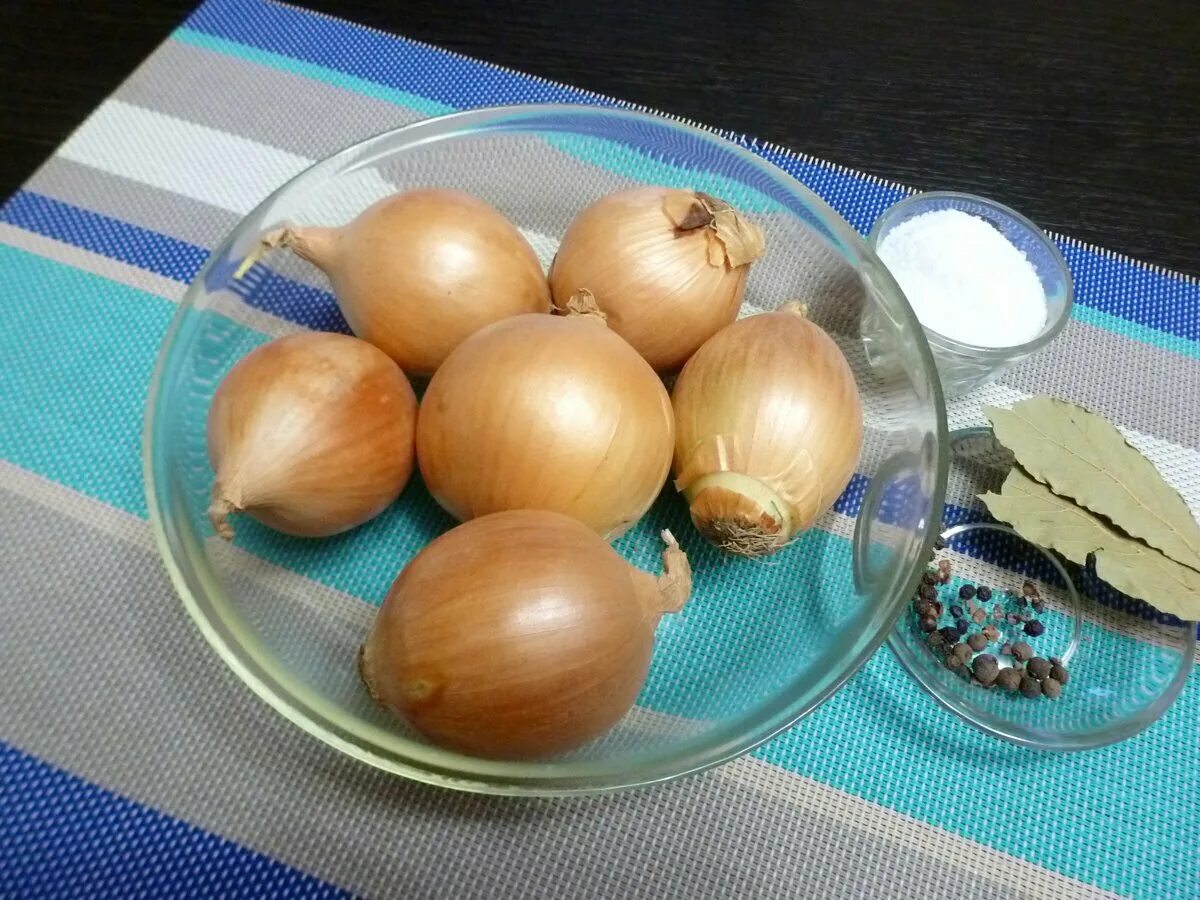 Лук-севок стардаст. Лук репчатый эллан. Маринованный лук. Лук стригуновский местный. Арзамасский лук севок.