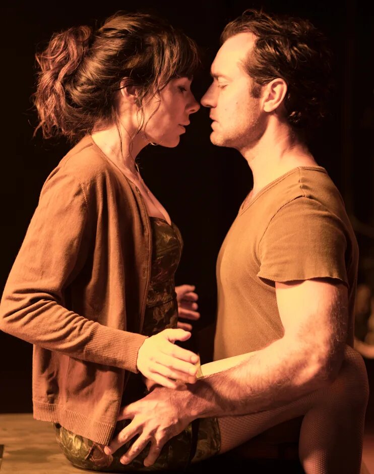 Одержимость 2015 джуд лоу. Иво ван хове фильм одержимость. Одержимость спектакль. Джуд лоу спектакль одержимость. Халина рейн фильмы.