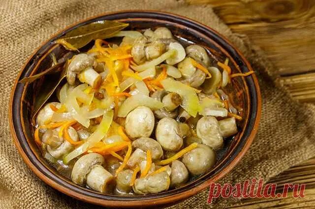 Маринованные грибы с луком и морковью. Грибы шампиньоны маринованные с луком и морковкой. Маринованные грибы с луком и морковью. Грибы по-корейски шампиньоны с болгарским перцем. Маринованные грибы с луком и морковью.
