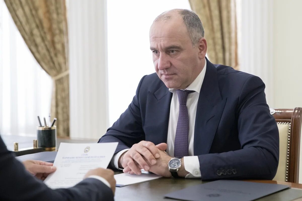 глава карачаево черкесской