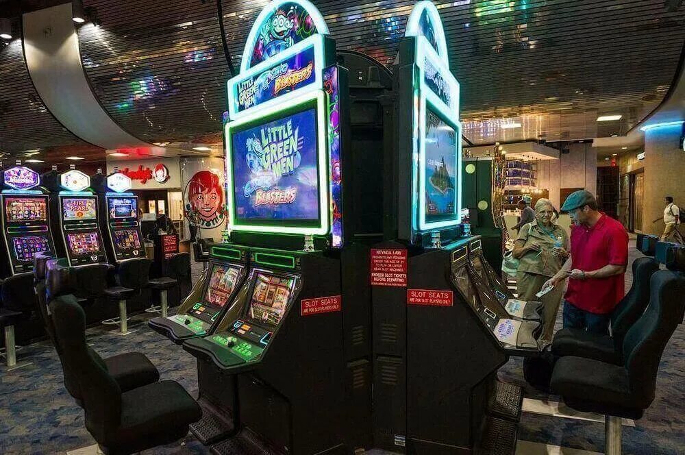 Детские игровые автоматы. Афимолл игровые автоматы. Казино в англии. Зал игровых автоматов космик. Где поиграть в игровые автоматы москва.