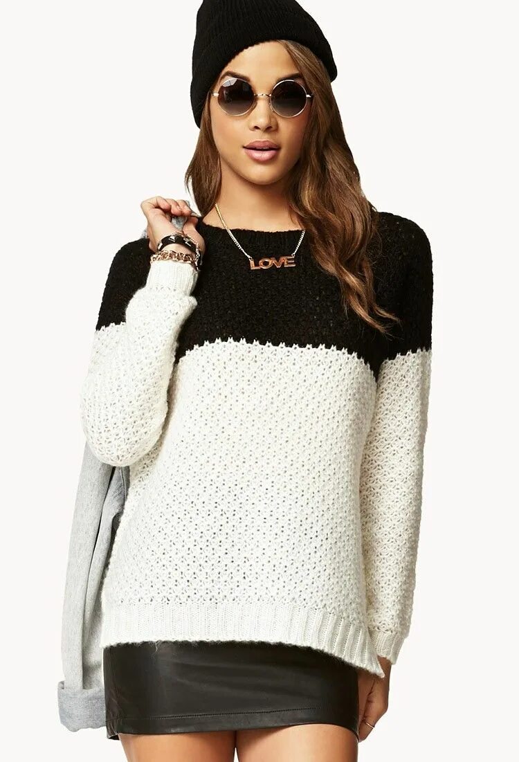 Черно белые джемпера. Двухцветный свитер. Вязаные двухцветные свитера. Двухцветный свитер женский. Двухцветные свитера женские вязаные.
