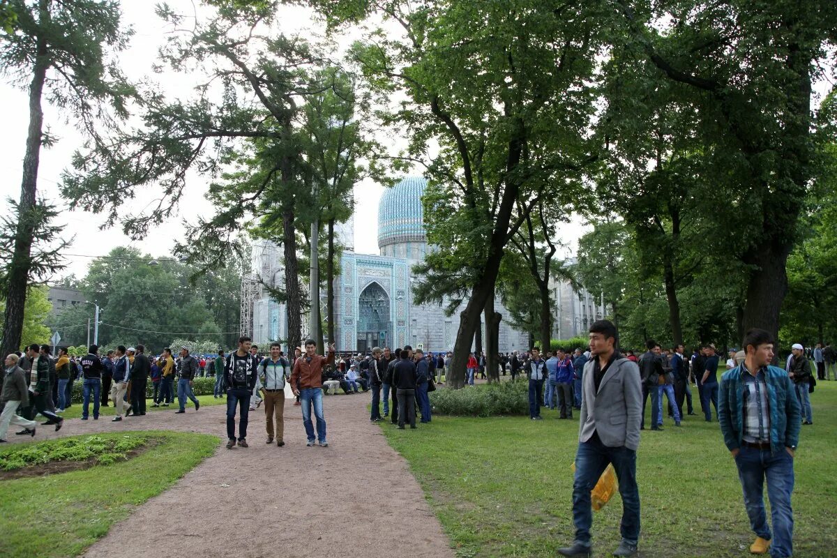 Ураза санкт петербург. Ураза байрам СПБ Соборная мечеть. Соборная мечеть СПБ. Ураза байрам в Соборной мечети 2023. Мечеть на Горьковской.