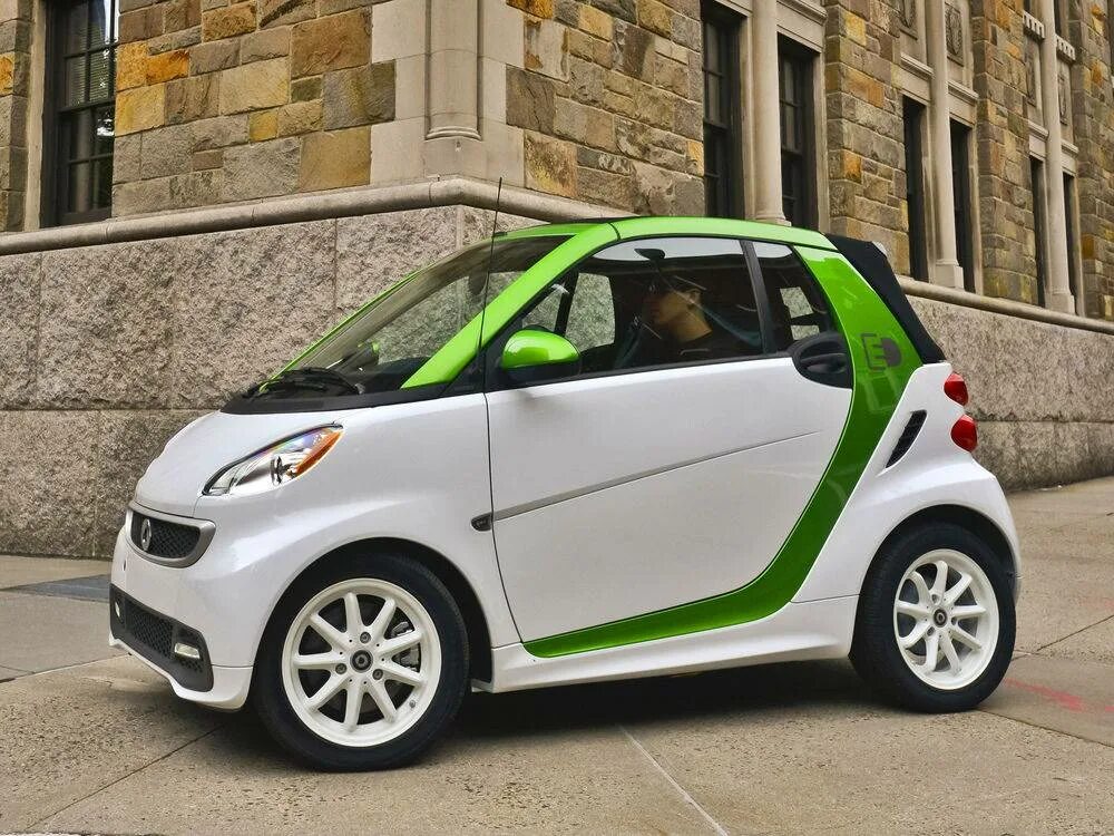 Авто в том купить. Smart Fortwo. Mercedes Smart Fortwo. Smart Fortwo 2021. Смарт Smart Fortwo.