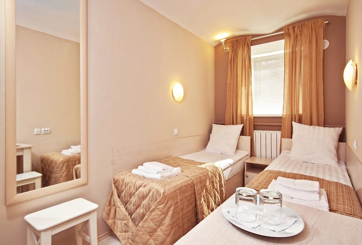 маленький гостиничный номер. интерьер гостиницы комната. отделка гостиничных номеров. комната в гостинице. маленькая комната в отеле.