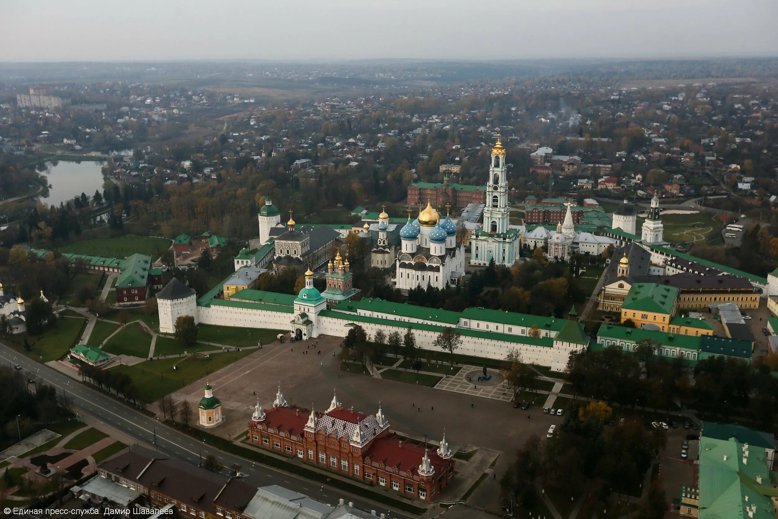 Сергиев Посад центр города. Холмы Сергиев Посад. Сергиев Посад Московской области город вид сверху. Прокат сергиев посад