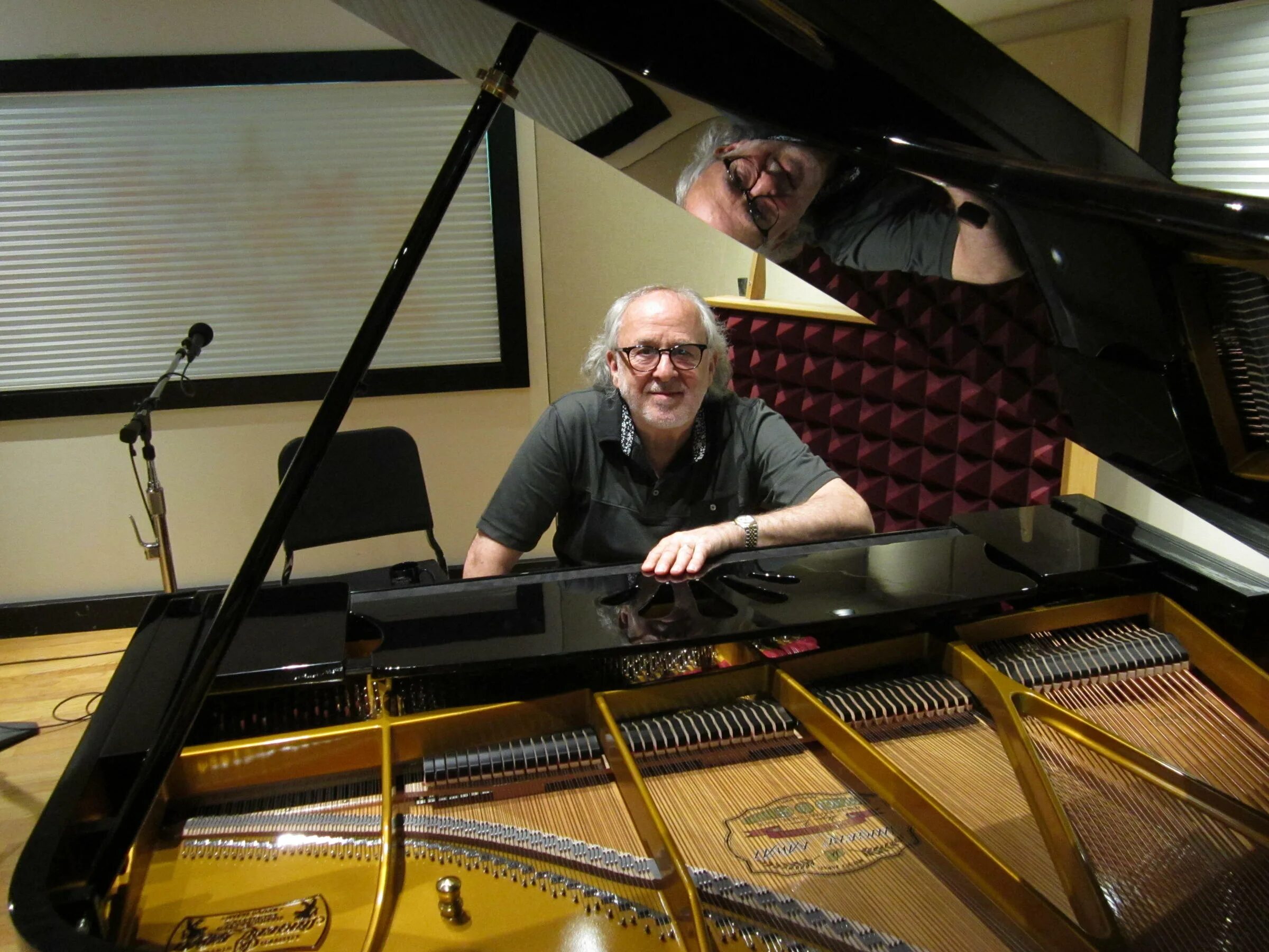 Bob the piano. Bob acri фото играет на пианино. Спанч боб на фортепиано. Bob james (musician). Sweet piano.