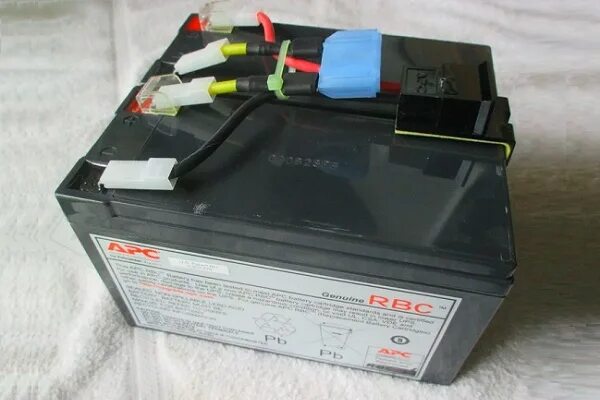 Smart ups аккумулятор. Apc smart-ups 750 акб. apc 750 аккумулятор. smart ups 750 аккумулятор. apc smart 750 кабель аккумулятора.