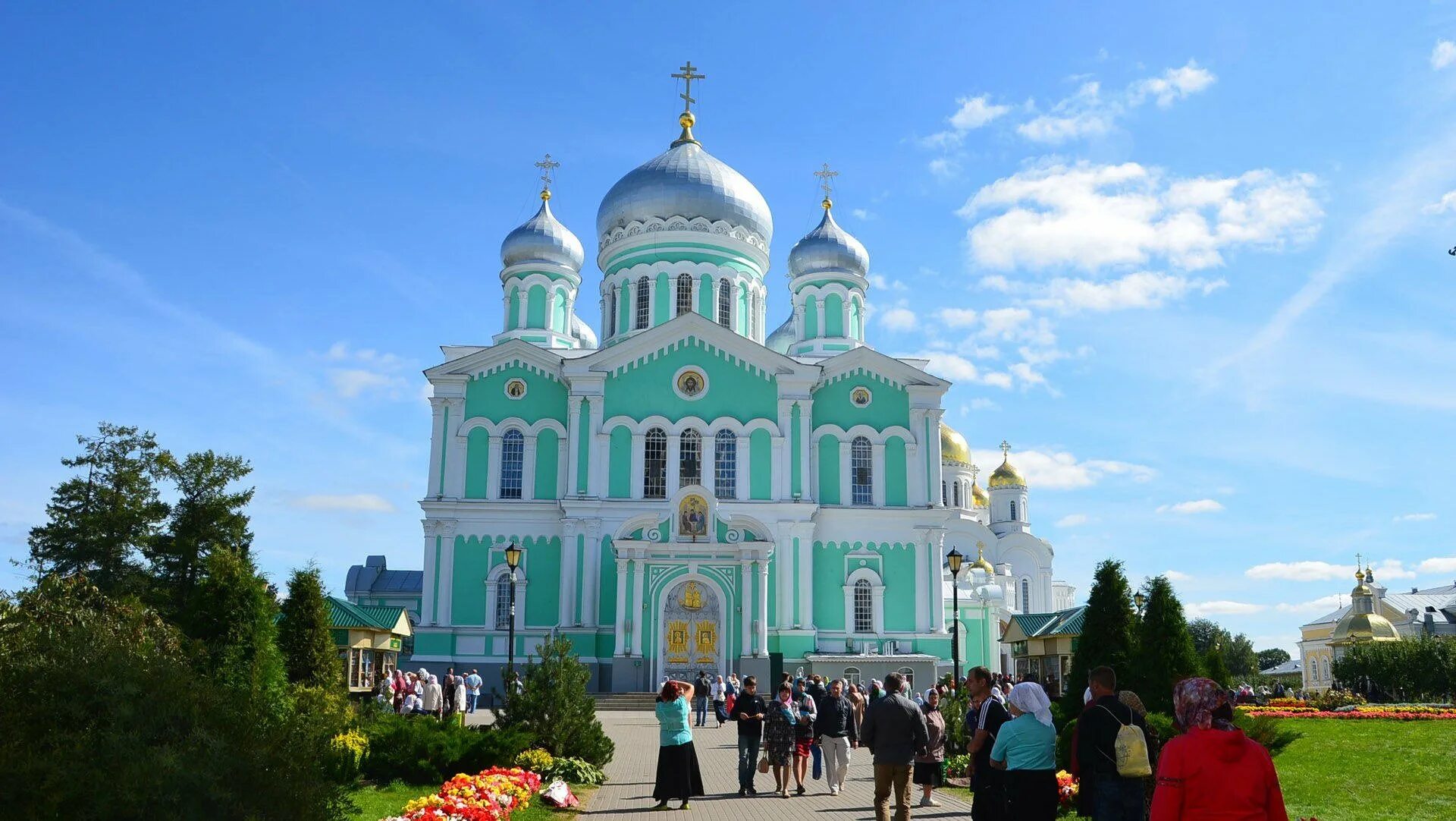 Свято троицкий дивеево. Дивеево. Серафимо-Дивеевский Троицкий монастырь..