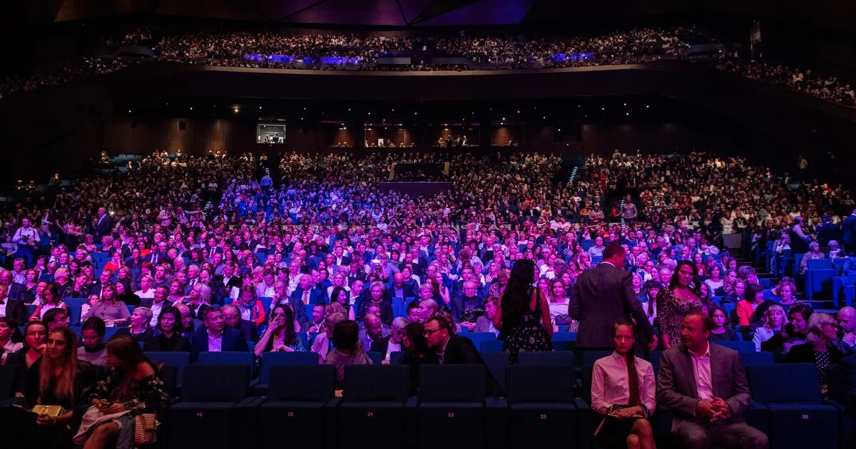 Live hall екатеринбург. Конгресс Холл Екатеринбург. Екатеринбург Экспо концертный зал. МТС лайф Холл Екатеринбург. Концертный зал МТС Холл Екатеринбург.