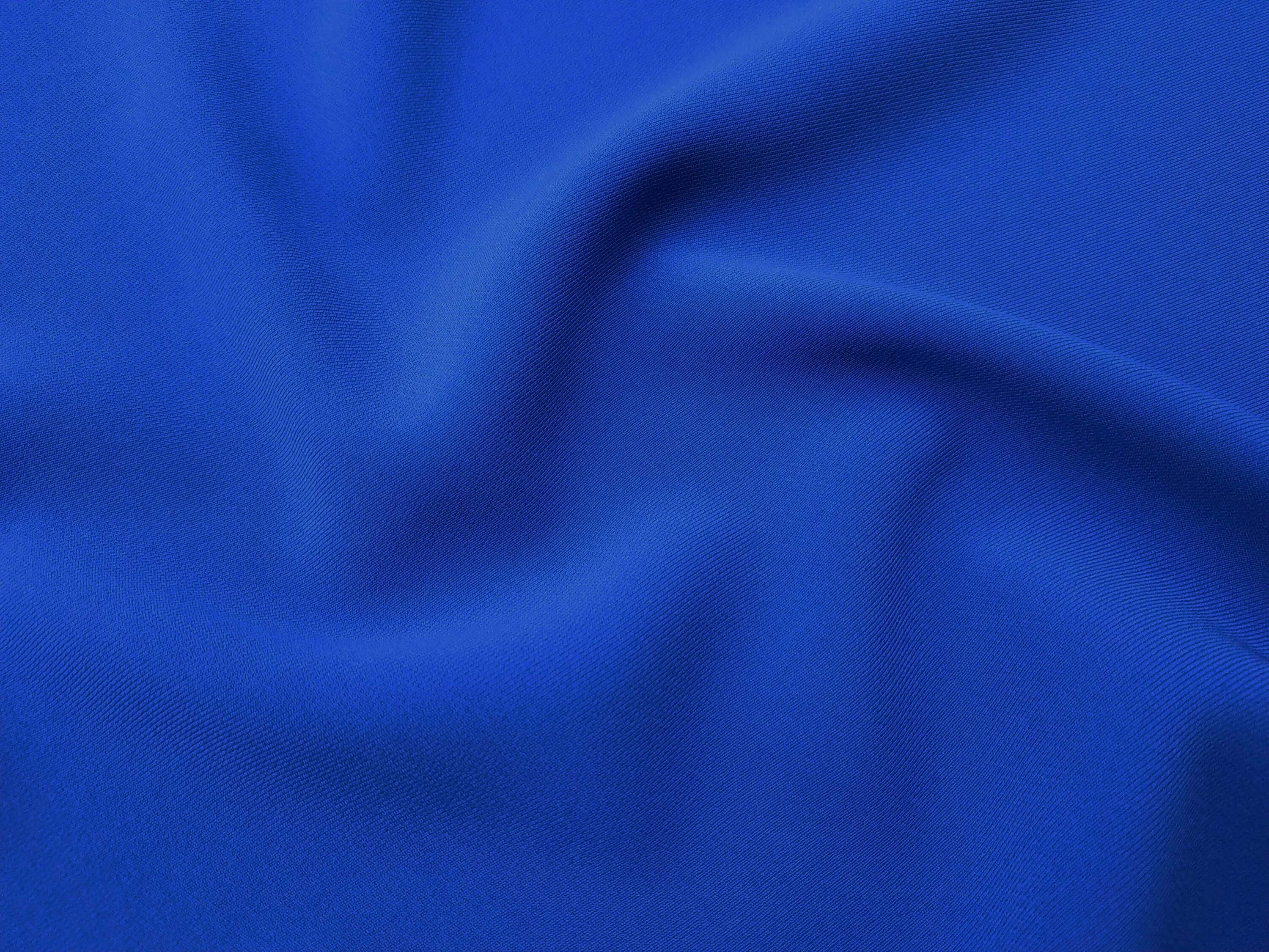 Синий цвет ткани. Голубая ткань. Темно синяя ткань. Синяя атласная ткань. Материя складка