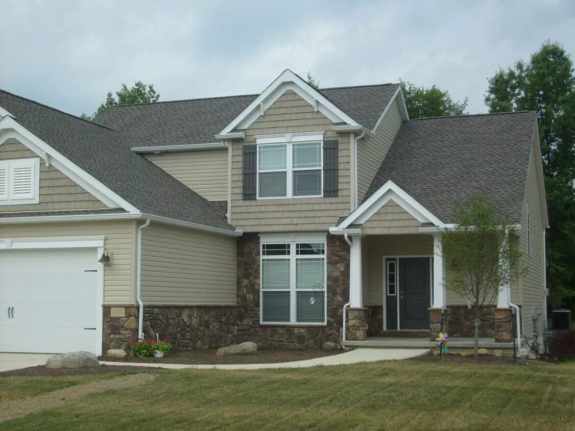 Should we paint our home navy blue? Exterior paint colors for house, House paint