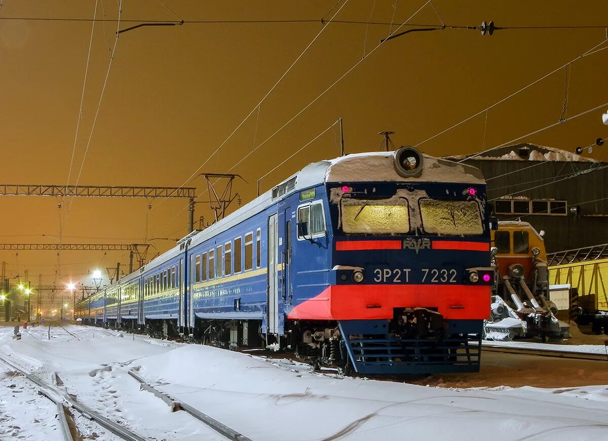 эд2т 0025. электричка тверь торжок. эт2м 123. тверь пригородные поезда.