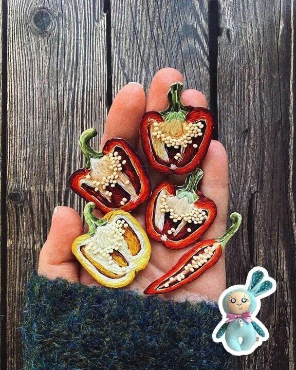 брошь из бисера инжир. брошки овощи фрукты. броши овощи. миниатюрные брошки в виде овощей и фруктов. брошки из бисера фрукты.