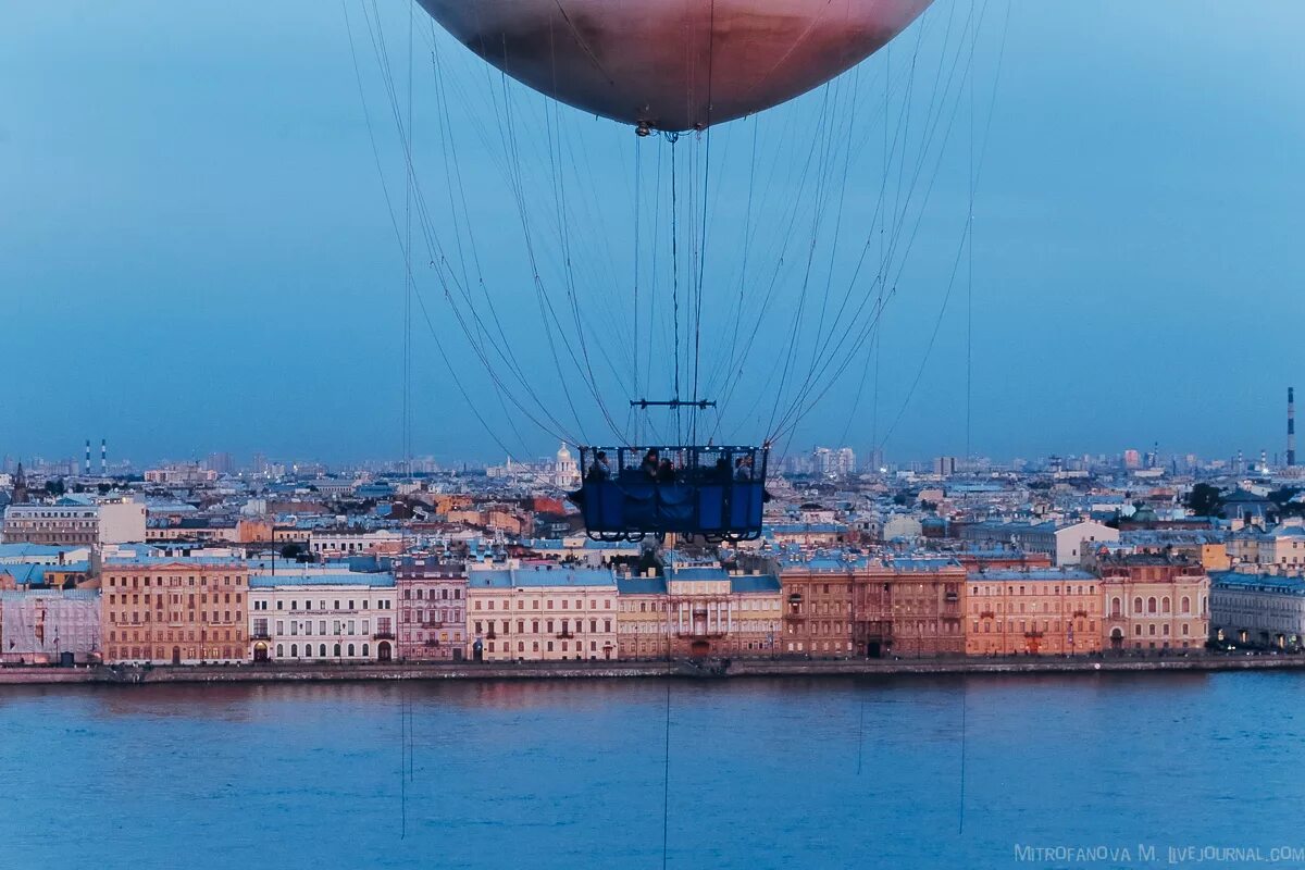 Санкт петербург на воздушном шаре. Аэролифт Питер. Воздушный шар в Питере. Полет над Питером. Воздушный шар над Петербургом.