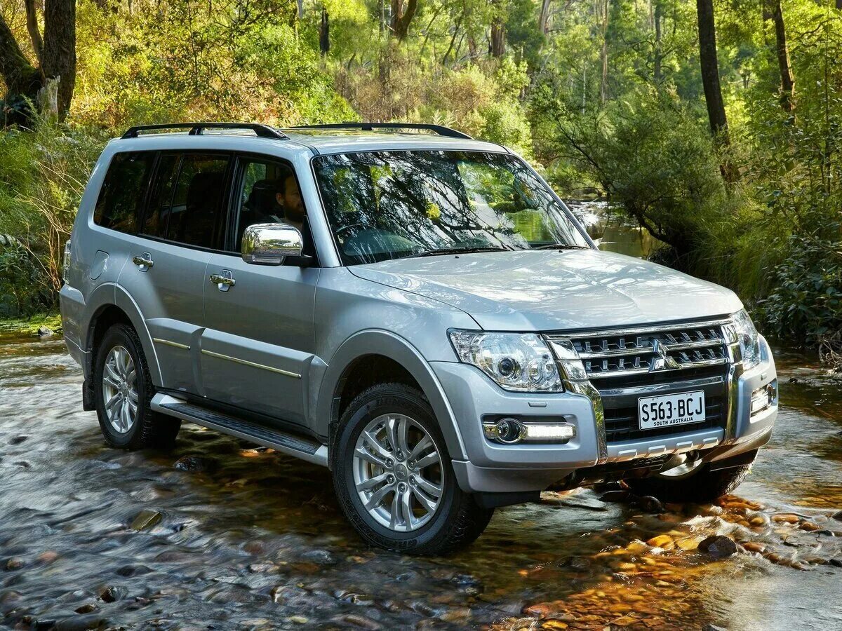 Джип Мицубиси Паджеро. Мицубиси Паджеро 4. Mitsubishi Pajero 5. Внедорожник Митсубиси Паджеро 4.