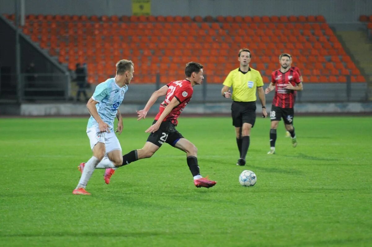 Логотип фк днепр могилев. Фк могилев. Фото игроков футбола. Футболистки фото. Кубок.