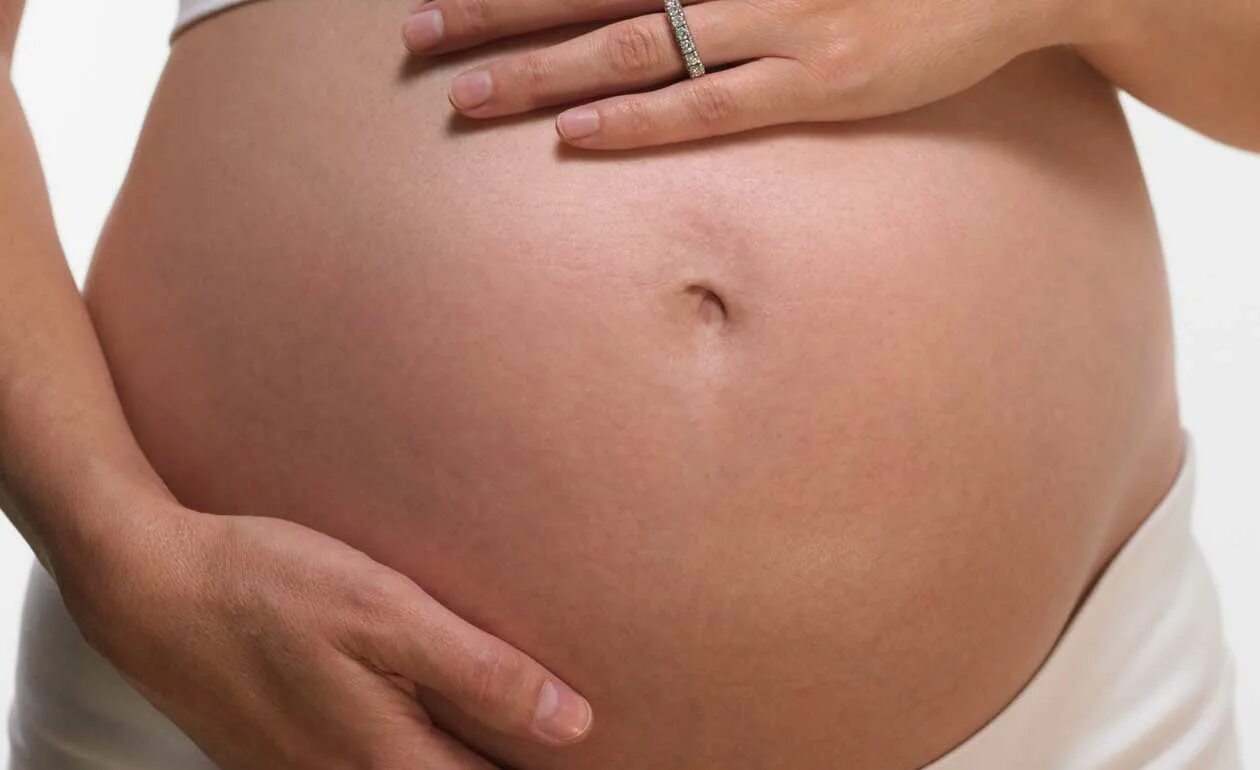 Живот беременной. Во время беременности болит пупок. Животик болит. Живот беременной. Пупок при беременности.