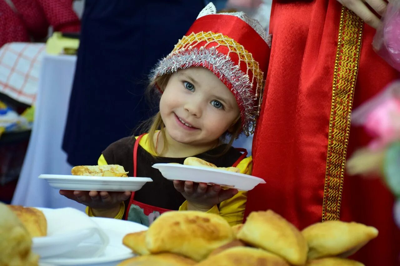 Едят ли на масленицу мясо. Седмица сыропустная Масленица. Сырная седмица Масленица. Масленица Православие сырная седмица. Масленица фотосессия.