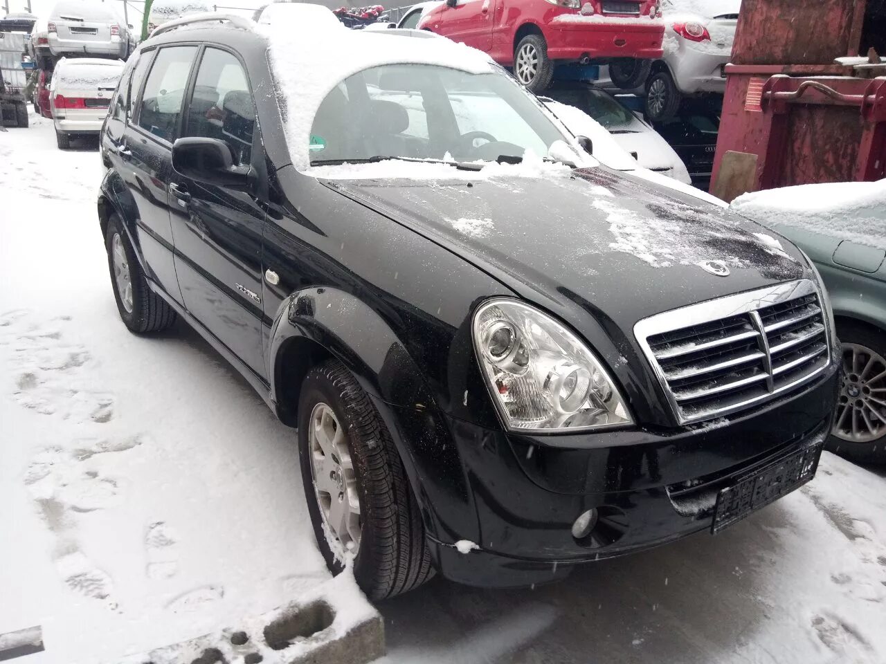 SSANGYONG Rexton 2001 разбита. Дефлекторы на саньенг Рекстон 1. Разборка SSANGYONG. SSANGYONG разобранный. Разборка санг енг