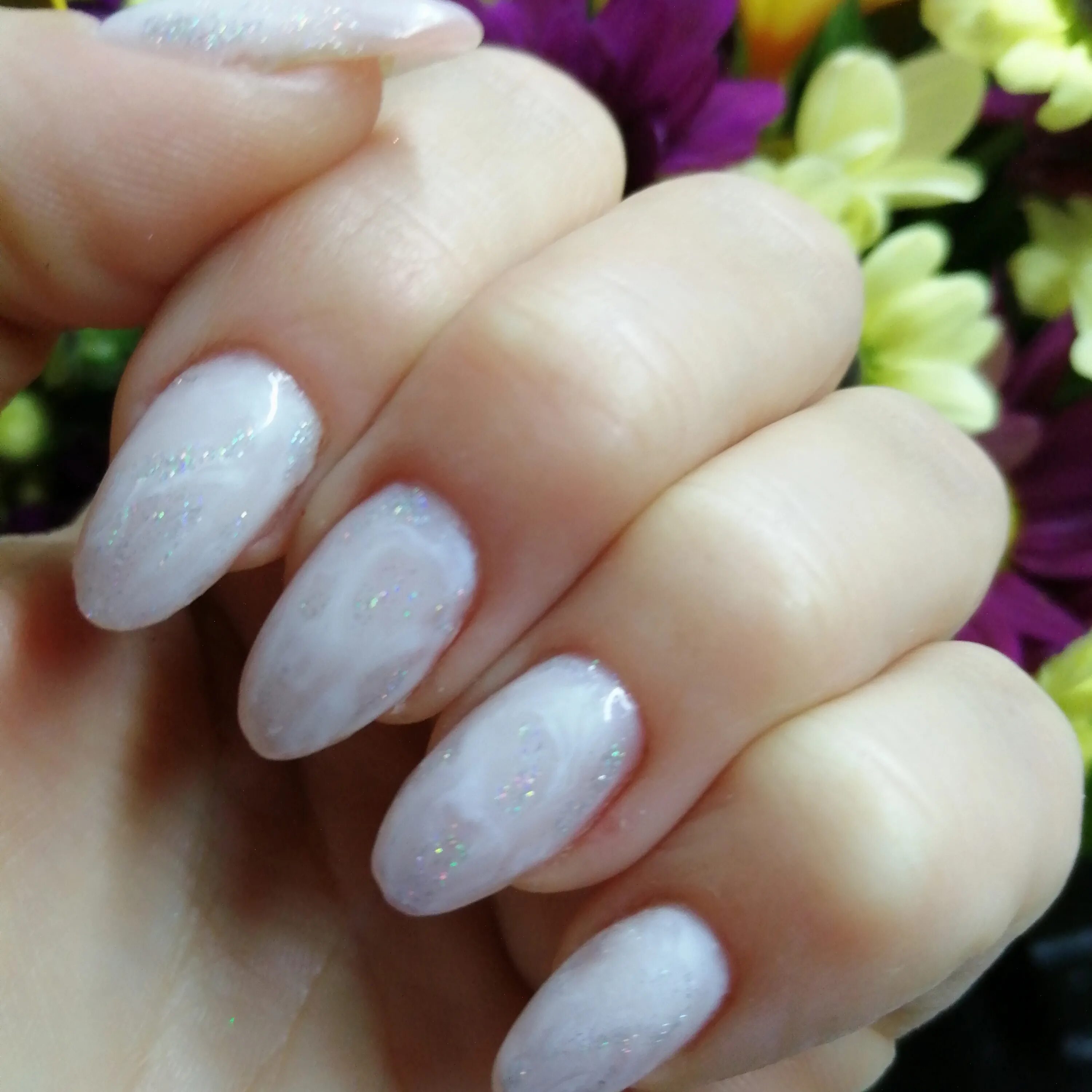 молочный мраморный маникюр. молочный маникюр с мрамором. нюдовый мрамор. маникюр 2022 миндаль мрамор. маникюр молочный мрамор.