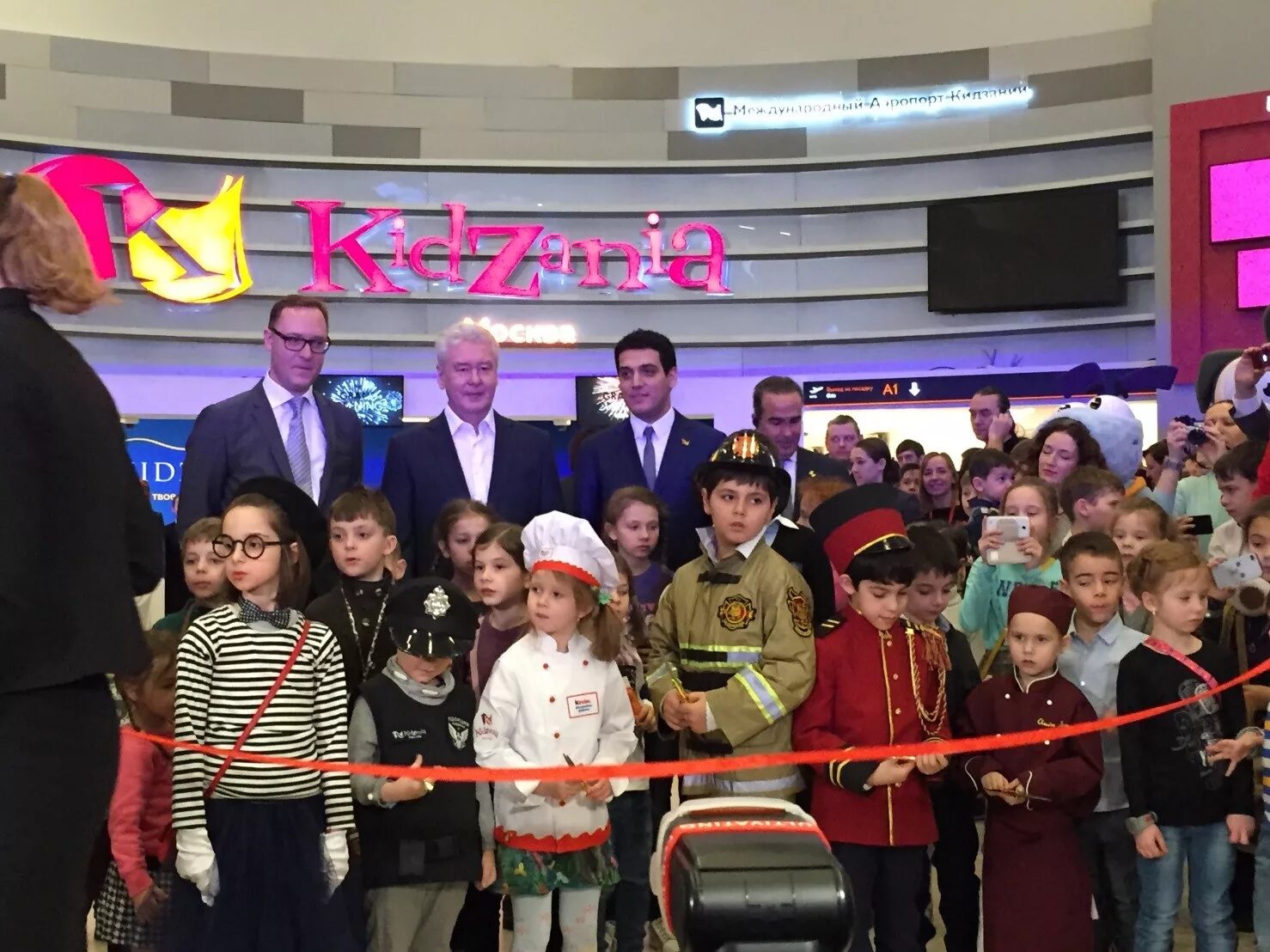 кидзания скидки. кидзания скидки. кидзания город профессий. кидзания в москве еда. кидзания 2021.