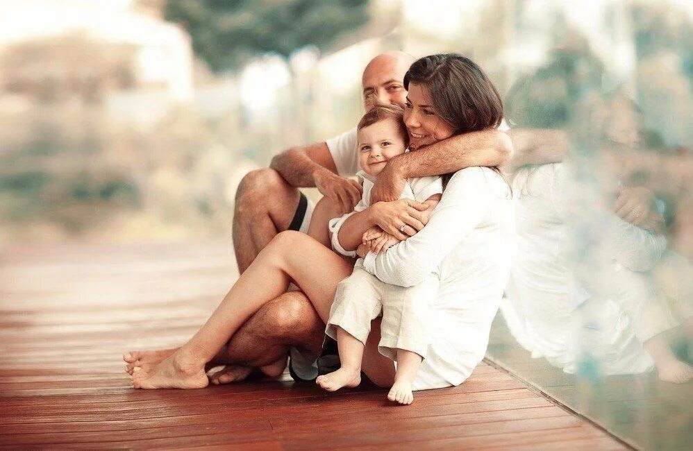 Мама и папа будьте счастливы. Семейное счастье. Семья счастье любовь. Любящая семья. Счастье быть семьей.