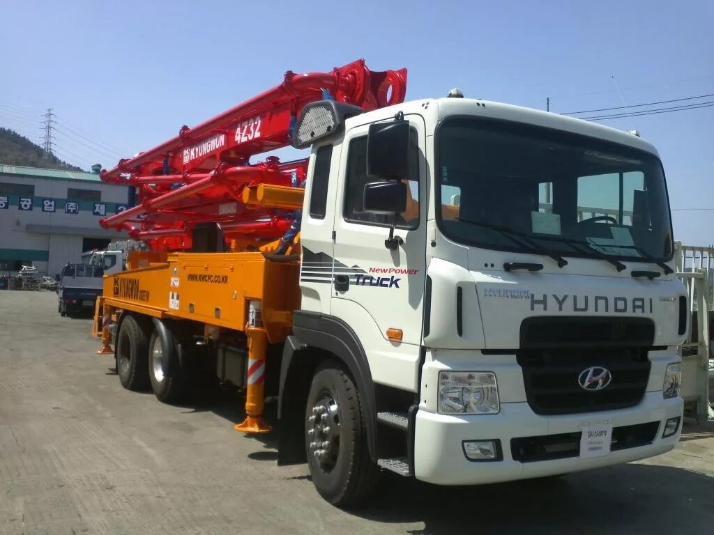 Автобетононасос cifa. Автобетононасос путцмайстер 42 метров. Hyundai trago kcp 26zx100. Автобетононасос putzmeister bsf474h. Автобетононасос абн-42.