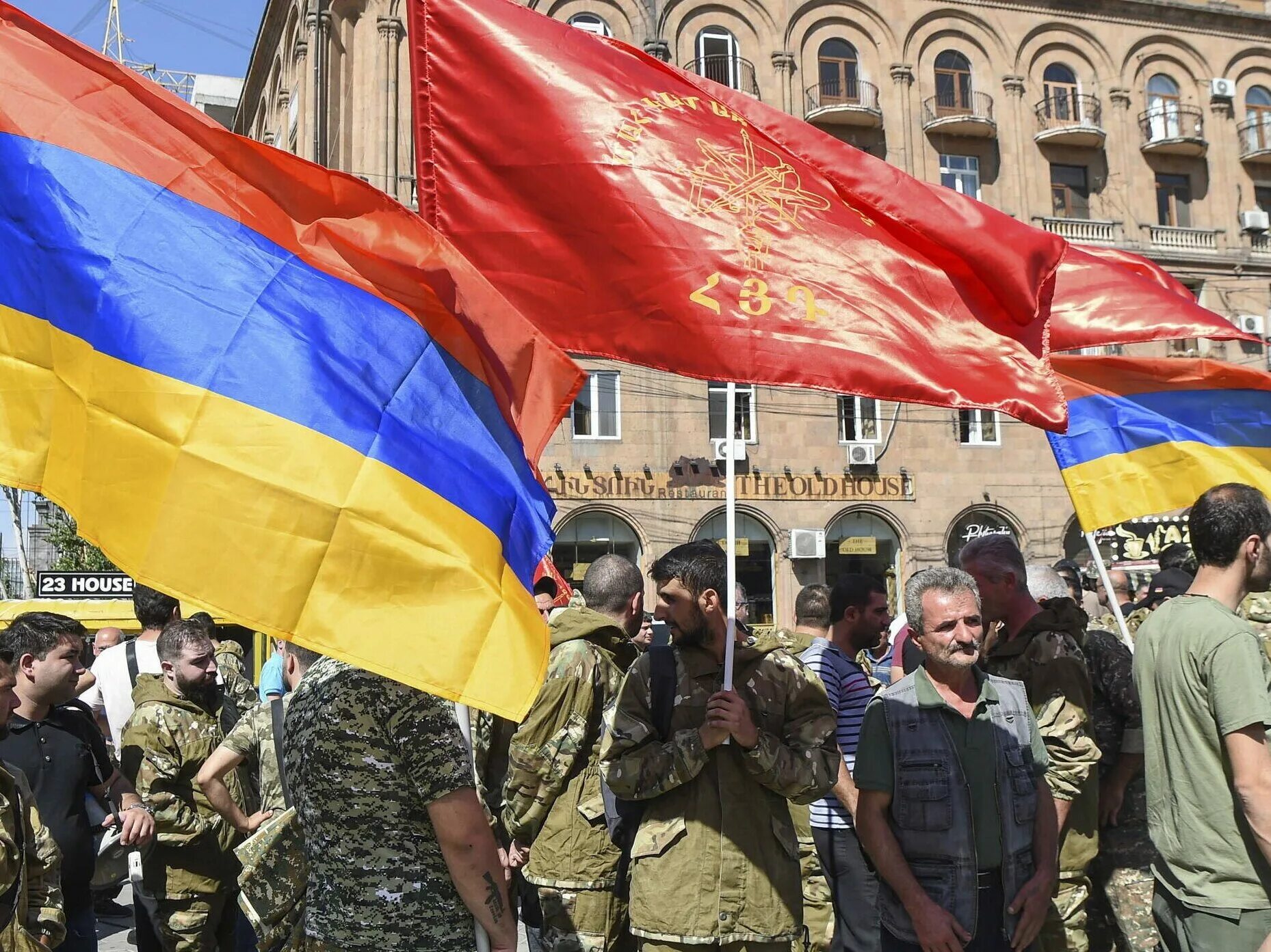 Армения Добровольческой. День армии в Армении. Армянские добровольцы в Болгарии. Добровольцы русские Нагорный Карабах. Армения готовится