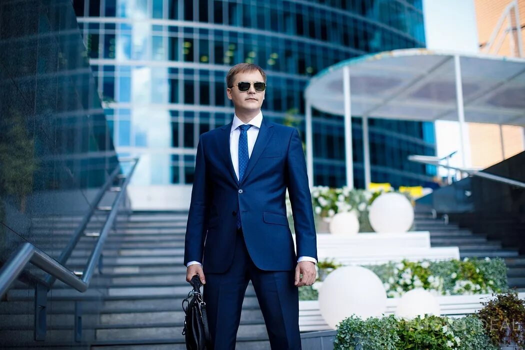 Бизнес костюм. Москва сити деловые люди. Бизнесмен. Ceo man. Бизнесмен москва сити.