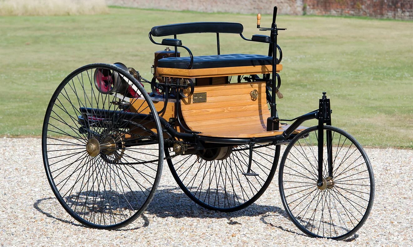 Про первый автомобиль. Benz Patent-Motorwagen 1886 двигатель. Benz Patent-Motorwagen 1886 года.