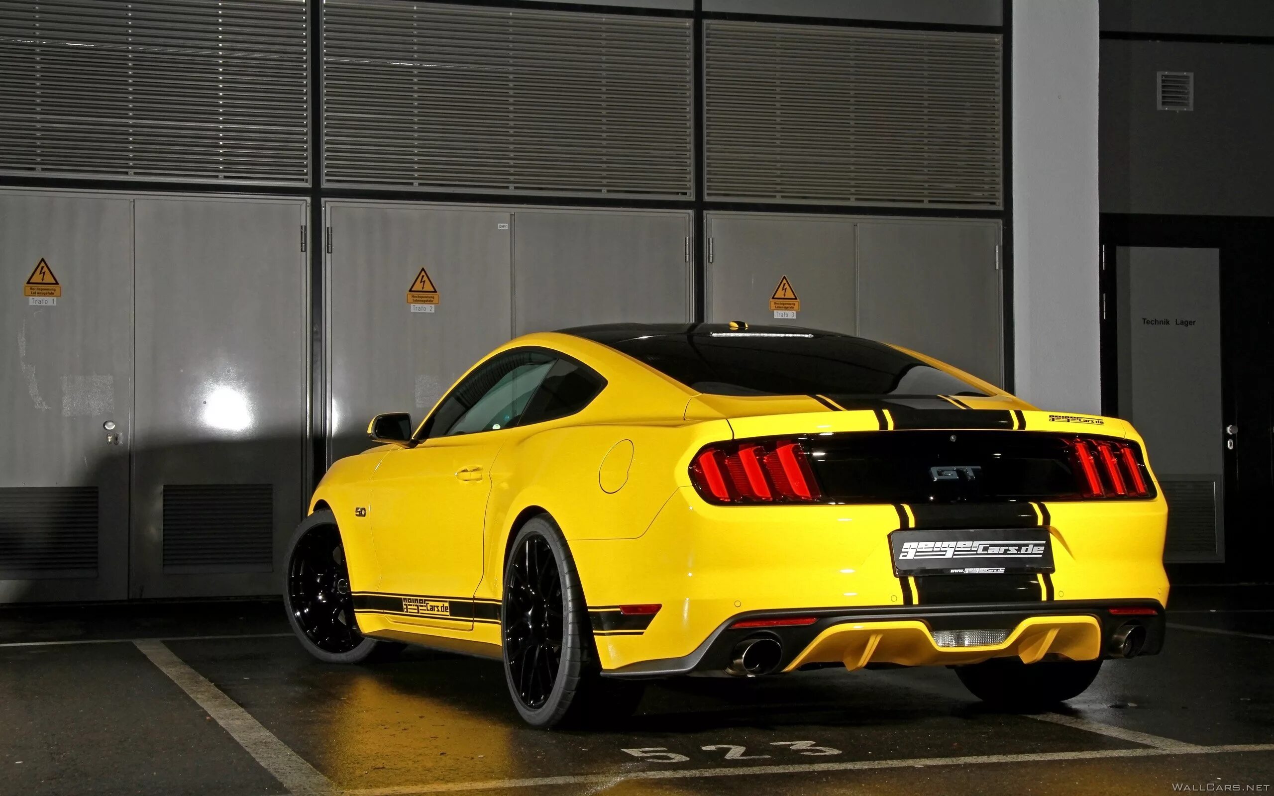 Ford Mustang gt. Форд Мустанг ЖТ желтый. Ford Mustang gt 2015 Tuning. Форд Мустанг gt 2015 желтый. Машина с черными полосками