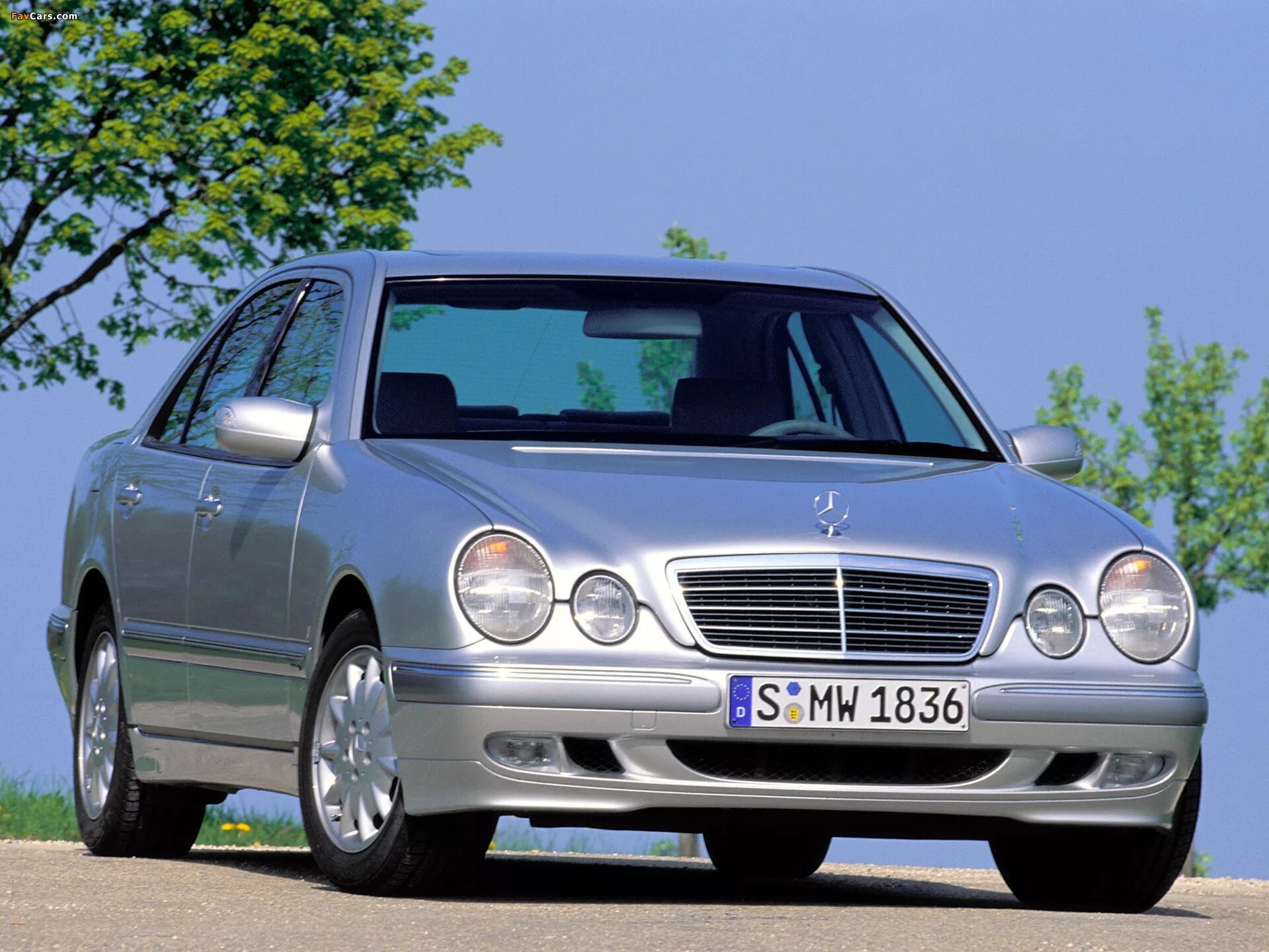 Мерседес е210 купить. Mercedes-Benz w210. Mercedes Benz e class w210. Мерседес w210 e320. Mercedes Benz e class w210 1999.