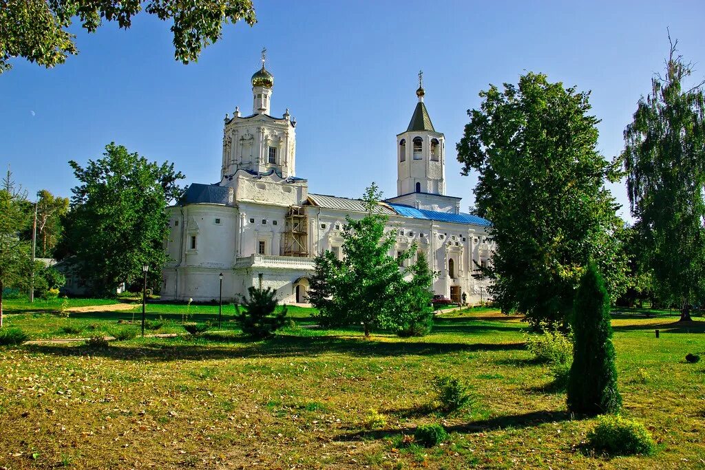 Погода в солотче. Рязань поселок Солотча. Солотчинский монастырь. Рязанская область Солотчинский монастырь. Курортный поселок Солотча.