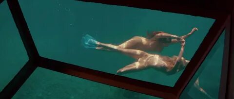 केली ब्रूक, Riley Steele Nude - Piranha 3D (6 चित्रे + GIF & व्हिडिओ). 