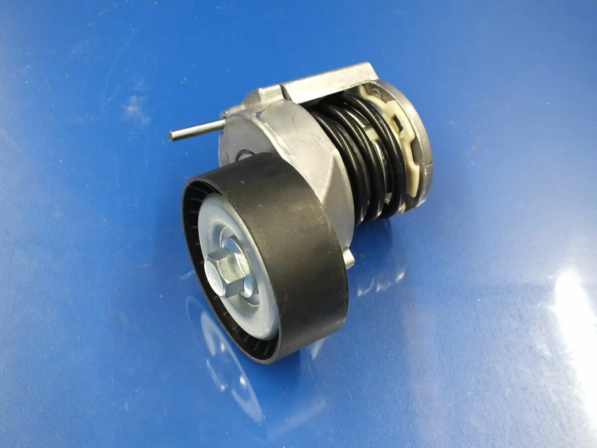 4. Натяжитель ремня генератора x18xe1. Двигатель ролик натяжителя. Двигатель ролик натяжителя. Мазда 6 2013 ролик натяжителя ремня.