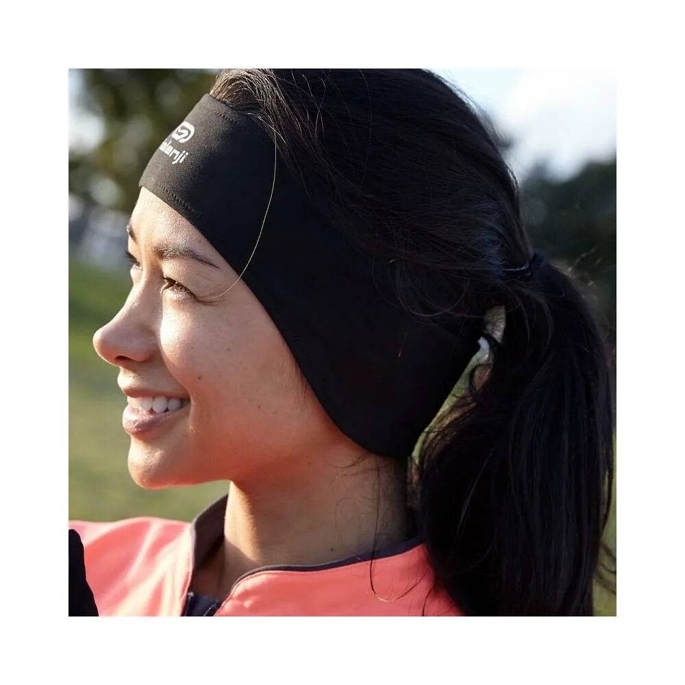 Игра escape running head. Голова в роблоксе. Спортивная налобная повязка. Девочка-подросток убегает. Дыхание спортсмена.