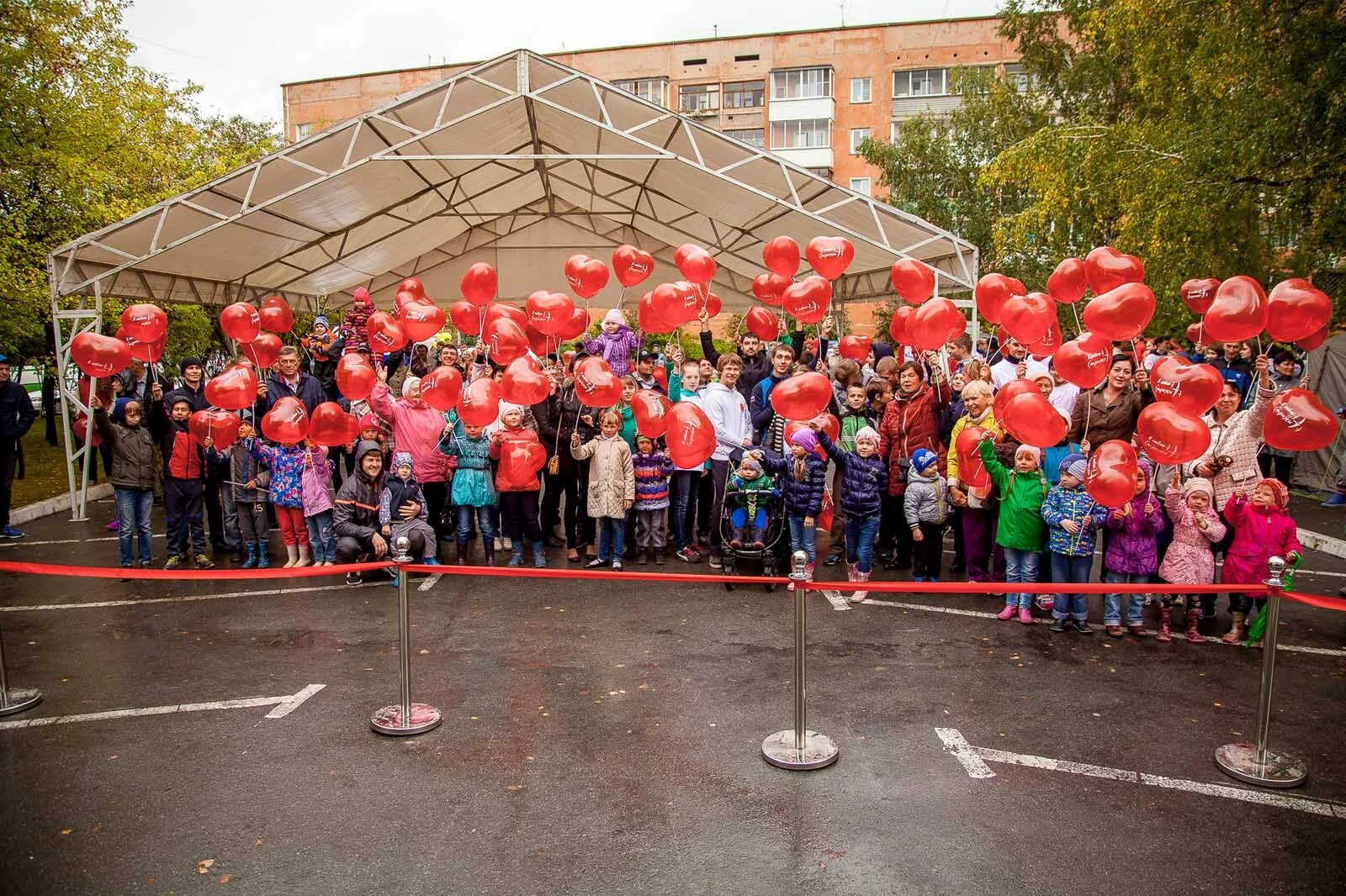 Сайт стрижей новосибирск. Школа 51 Стрижи Новосибирск. Микрорайон Стрижи школа Новосибирск. Праздник в Стрижах. Стрижи центр культурного развития.