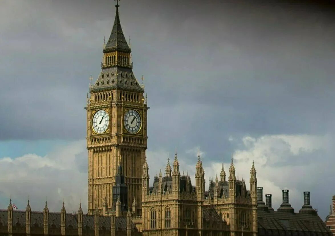 Watching britain. Биг-Бен (башня Елизаветы). Часовая башня Вестминстерского дворца. Башня Елизаветы Биг Бен в Лондоне. Часовая башня Биг Бен.