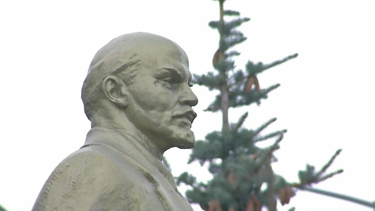 22 апреля день рождения ленина и гитлера. Ленин на канале. Мама Ленина. Ленин проснулся. Искусственный канал Ленина.