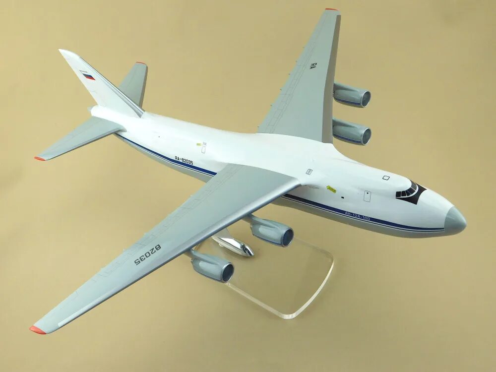 Куплю готовую модель самолета. Модель самолета АН 124. АН-124 1/144. АН-124 модель 1/144.