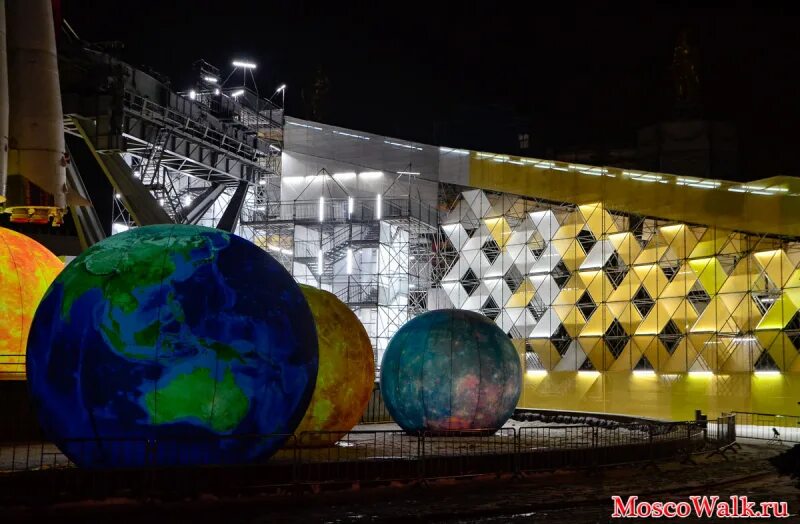 тюбинговая горка на вднх. горки на вднх в москве 2022. горки на вднх в москве 2022. горка на вднх на ватрушках. вднх тюбинговая горка 2022.