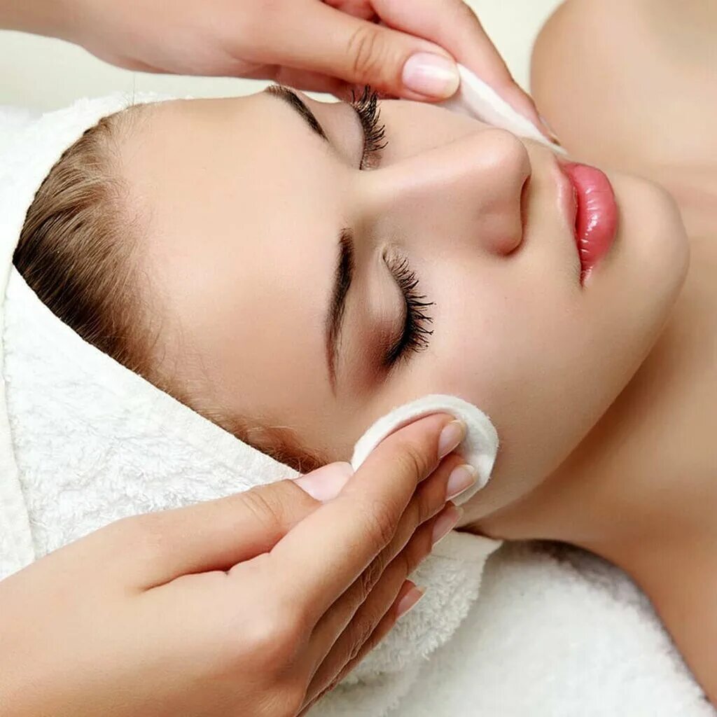 ультразвуковая чистка лица. ультразвуковой пилинг лица. узи чистка лица. врачебная косметология. механическая чистка лица.