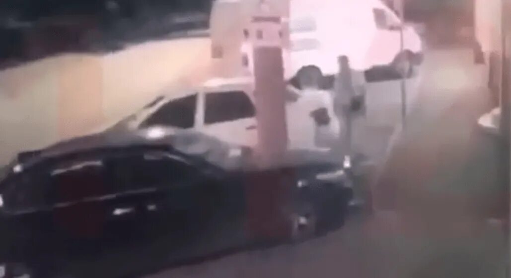 Розыск краснодарский край. Преступники краснодарского края. Видео с камер видеонаблюдения ночью 19. Хапо-ое расстреляли камеры видеонаблюдения. Краснодар расстреляли из автомата.