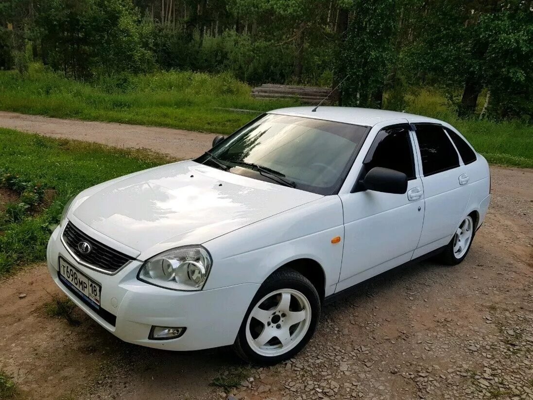 авто ру авто с пробегом лада приора. серебристая приора хэтчбек на всмпо. приора хэтчбек в автосалоне. лада приора хэтчбек драйв 2. приора на дисках nitro r15.