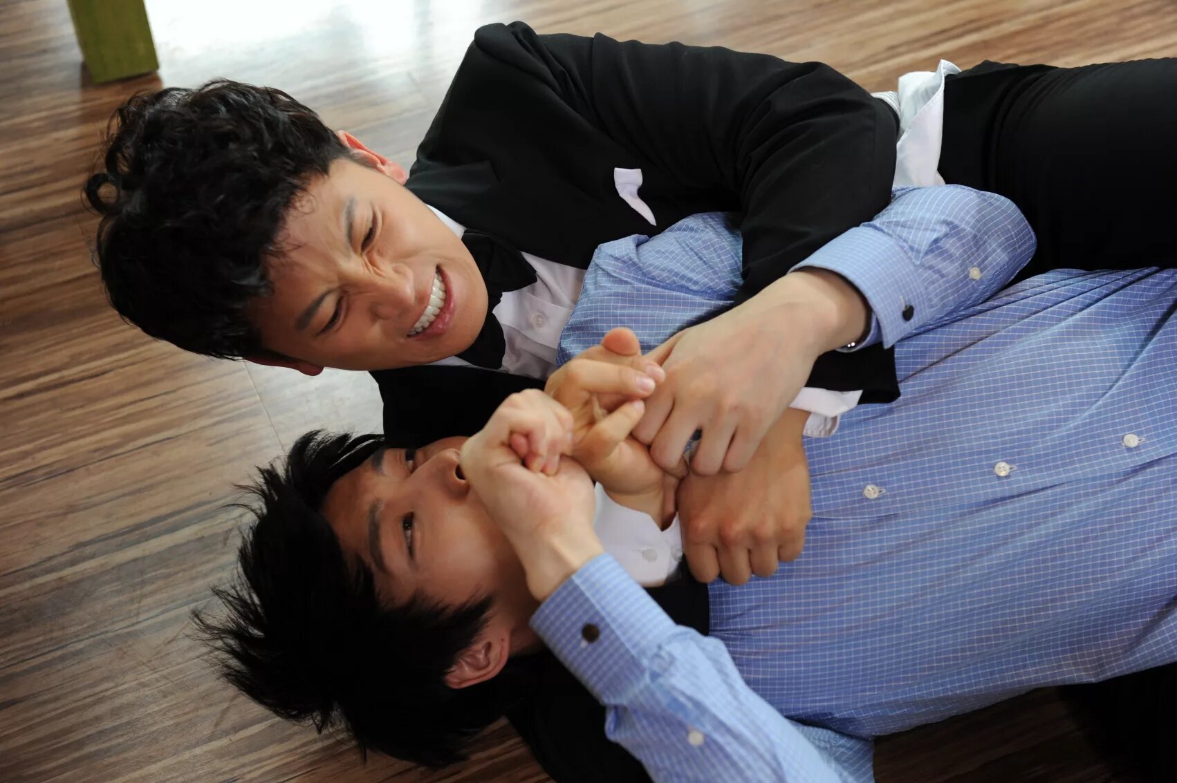 Дорамы про бои. Ким у бин фильмы. Дорамы про бои. Дорама с ким у бином. Расколотая битвой синева небес сериал дорама.