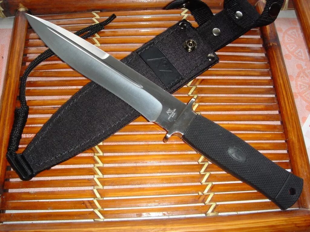 Army knives